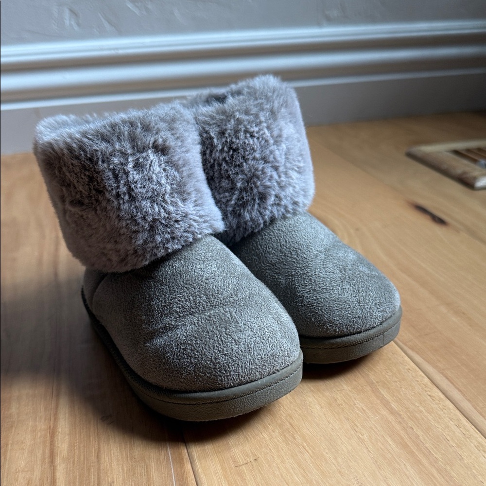 Cozy Gray Kids' Fur-Lined Boots, Size 7